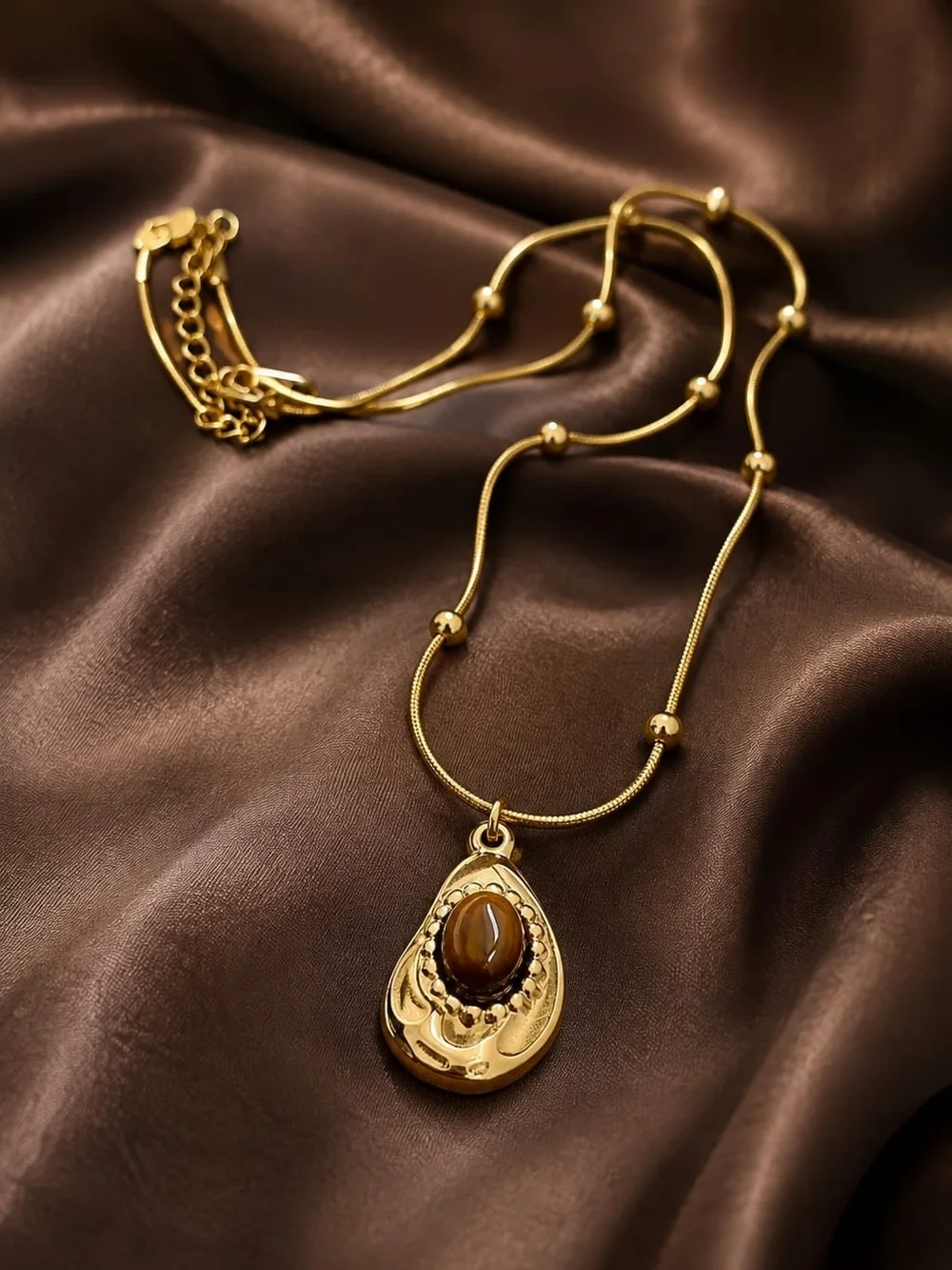 The Unbranded Brand elegant gold